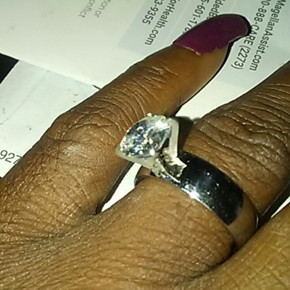 THICK BAND SOLITAIRE ENGAGEMENT RING💍 - Picture 3 of 3